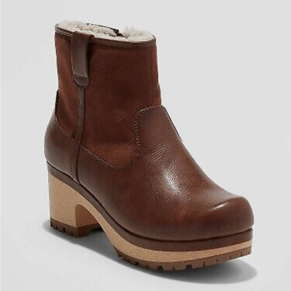 NWT Universal Thread Women's Fawn Clog Boots